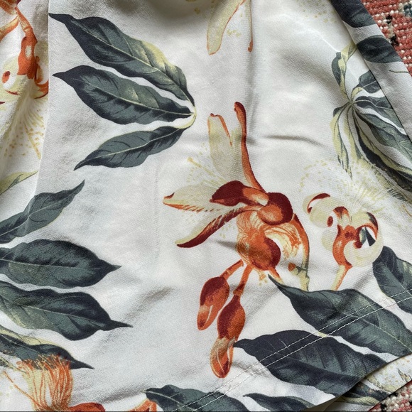 Babaton Floral Silk Shorts Lined Elastic Waist 6 - Picture 7 of 8